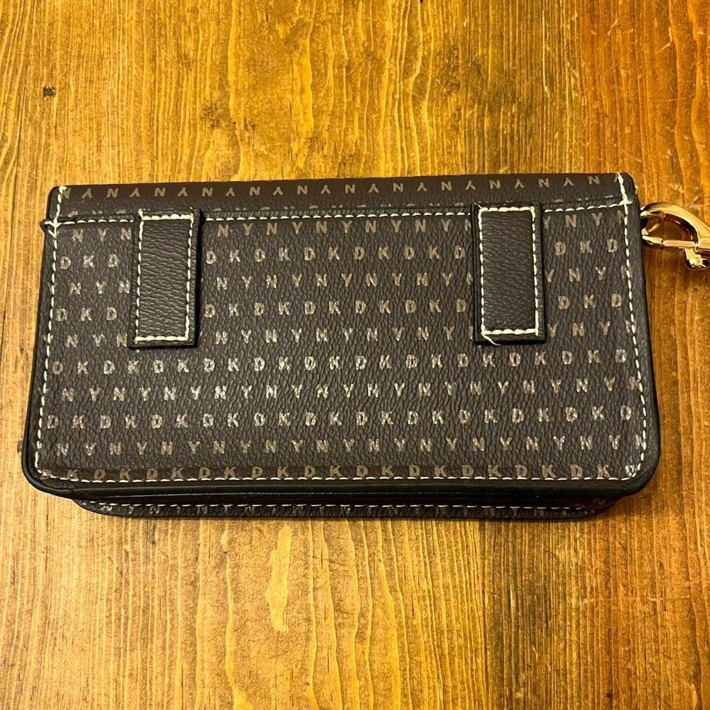 🤎DKNY Mocha Logo Convertible Belt Wristlet/ Phone Wallet NWOT - Picture 2 of 10